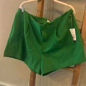 GREEN HIGHRISE TAILORED SHORT